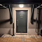 Clubhaus 6 - Dachwohnung Mit 2 Schlafzimmern, Balkon & Netflix Διαμέρισμα
