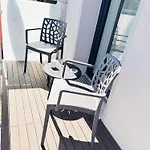 Clubhaus 6 - Dachwohnung Mit 2 Schlafzimmern, Balkon & Netflix 아파트 워비스
