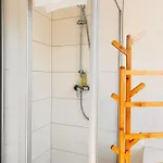 Clubhaus 6 - Dachwohnung Mit 2 Schlafzimmern, Balkon & Netflix Διαμέρισμα