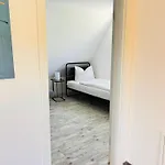 Clubhaus 6 - Dachwohnung Mit 2 Schlafzimmern, Balkon & Netflix Διαμέρισμα *