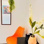 아파트 Clubhaus 6 - Dachwohnung Mit 2 Schlafzimmern, Balkon & Netflix 워비스