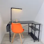 Clubhaus 6 - Dachwohnung Mit 2 Schlafzimmern, Balkon & Netflix 아파트 *