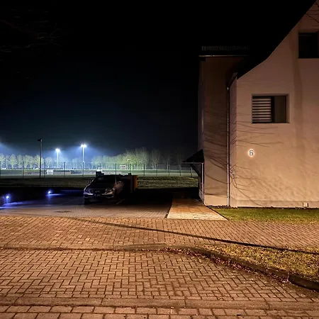 Clubhaus 6 - Dachwohnung Mit 2 Schlafzimmern, Balkon & Netflix Appartement *