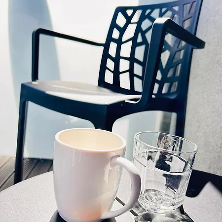 Clubhaus 6 - Dachwohnung Mit 2 Schlafzimmern, Balkon & Netflix Appartement *