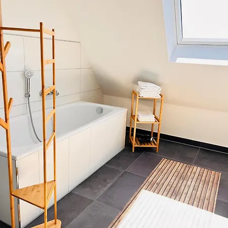 Clubhaus 6 - Dachwohnung Mit 2 Schlafzimmern, Balkon & Netflix