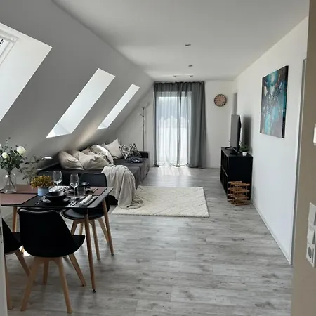 Apartment Clubhaus 6 - Dachwohnung Mit 2 Schlafzimmern, Balkon & Netflix